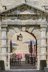 Château des Ducs de Joyeuse Hôtel et son Restaurant La Cour des Ducs