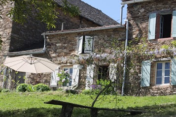 Puech de Cabanelles, Gîtes