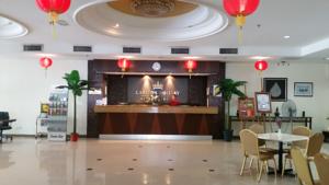 Carlton Holiday Hotel & Suites