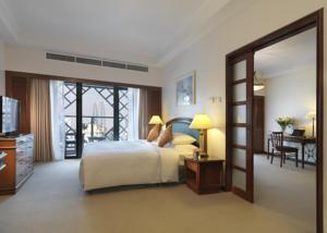 Ambassador Row Hotel Suites by Lanson Place