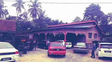 TERATAK DIHUJUNG KAMPUNG DAMAI