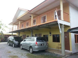 D Kniangan Hotel