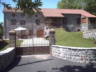 Chambres d'hôtes en auvergne, Le clos des pierres rouges