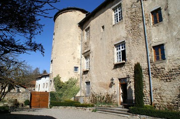 Château de Saint-Bonnet-le-Chastel Les Gites du Chastel