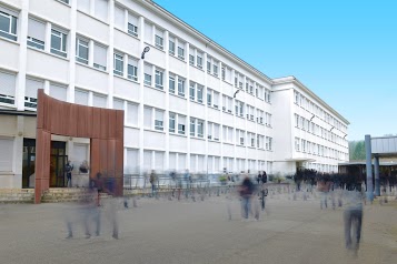 General And Technological High School En Forêt