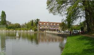 Logis Hôtel Au Bord du Lac