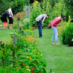 aux Plantes parfumées la Bouichère Garden